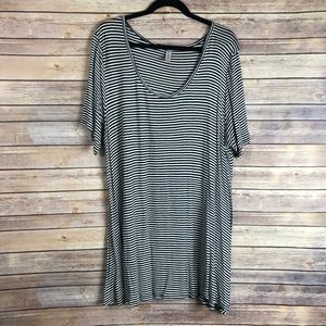 Black/White Striped LuLaRoe Perfect Tee